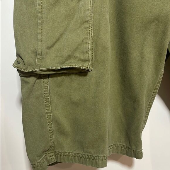 Olive Green Cargo Shorts with Durable Fabric - Picture 4 of 9